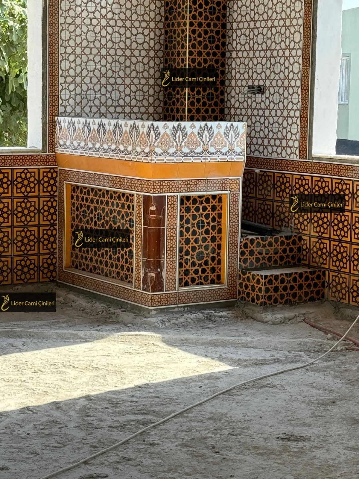 Çini Kürsü – Ahşap Desenli Kürsü – KRS-001