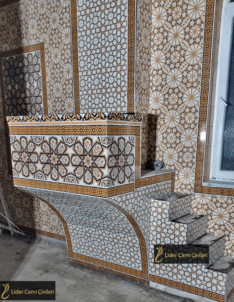 Çini Kürsü – Ahşap Desenli Cami Kürsü – KRS-017