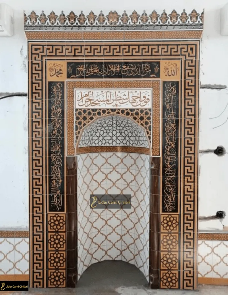 Mihrap – Selçuklu Motifli Ahşap Desenli Çini Mihrap – MHR-023