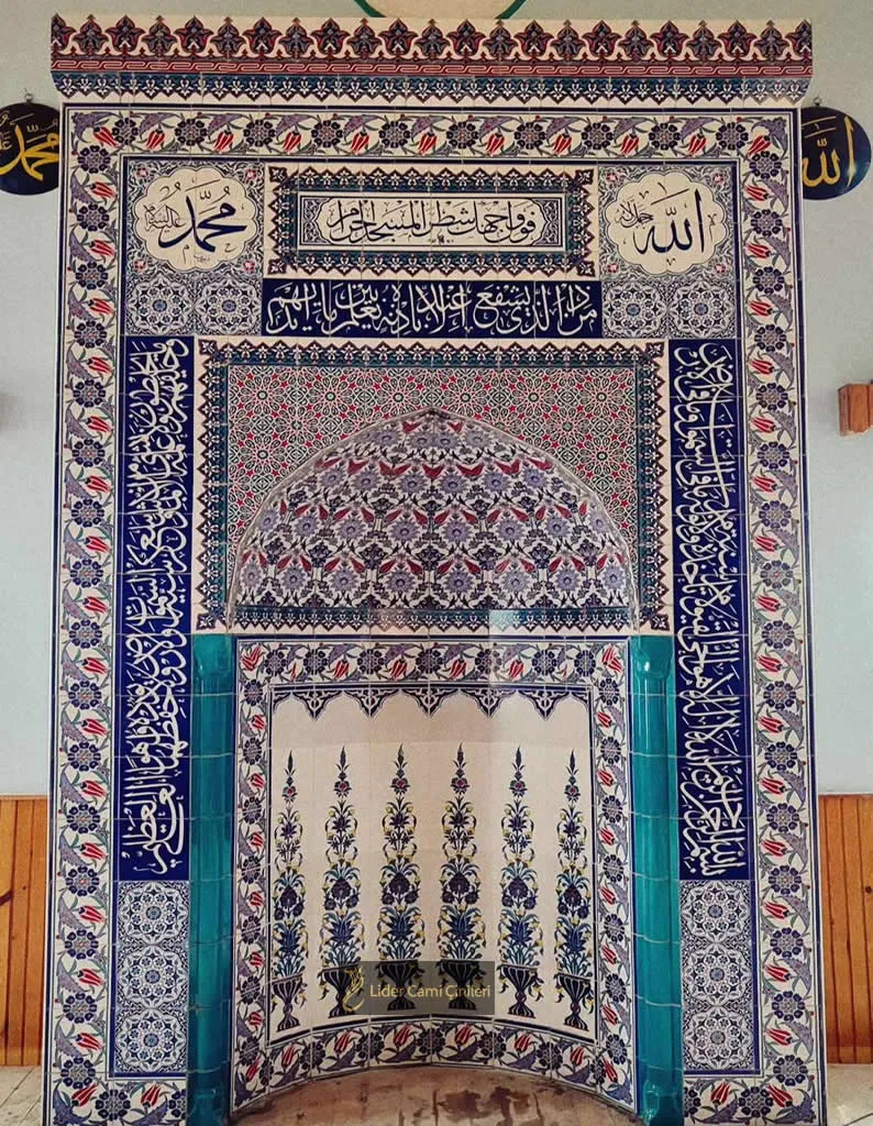 Mihrap – Çini Panolu Yazı Motifli Mihrap – MHR-046