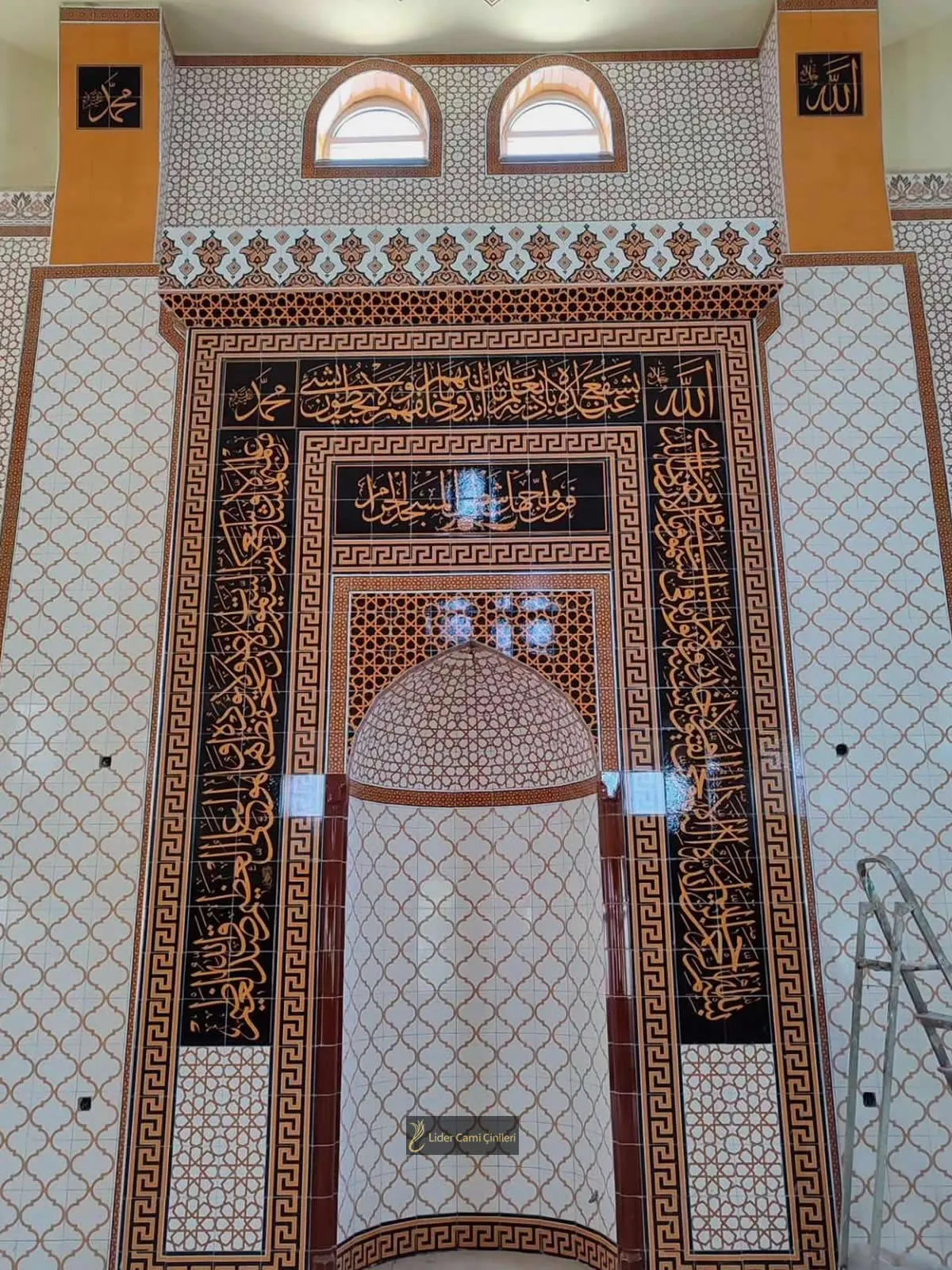 Mihrap – Ceviz Tonlarında Klasik Mihrap – MHR-054